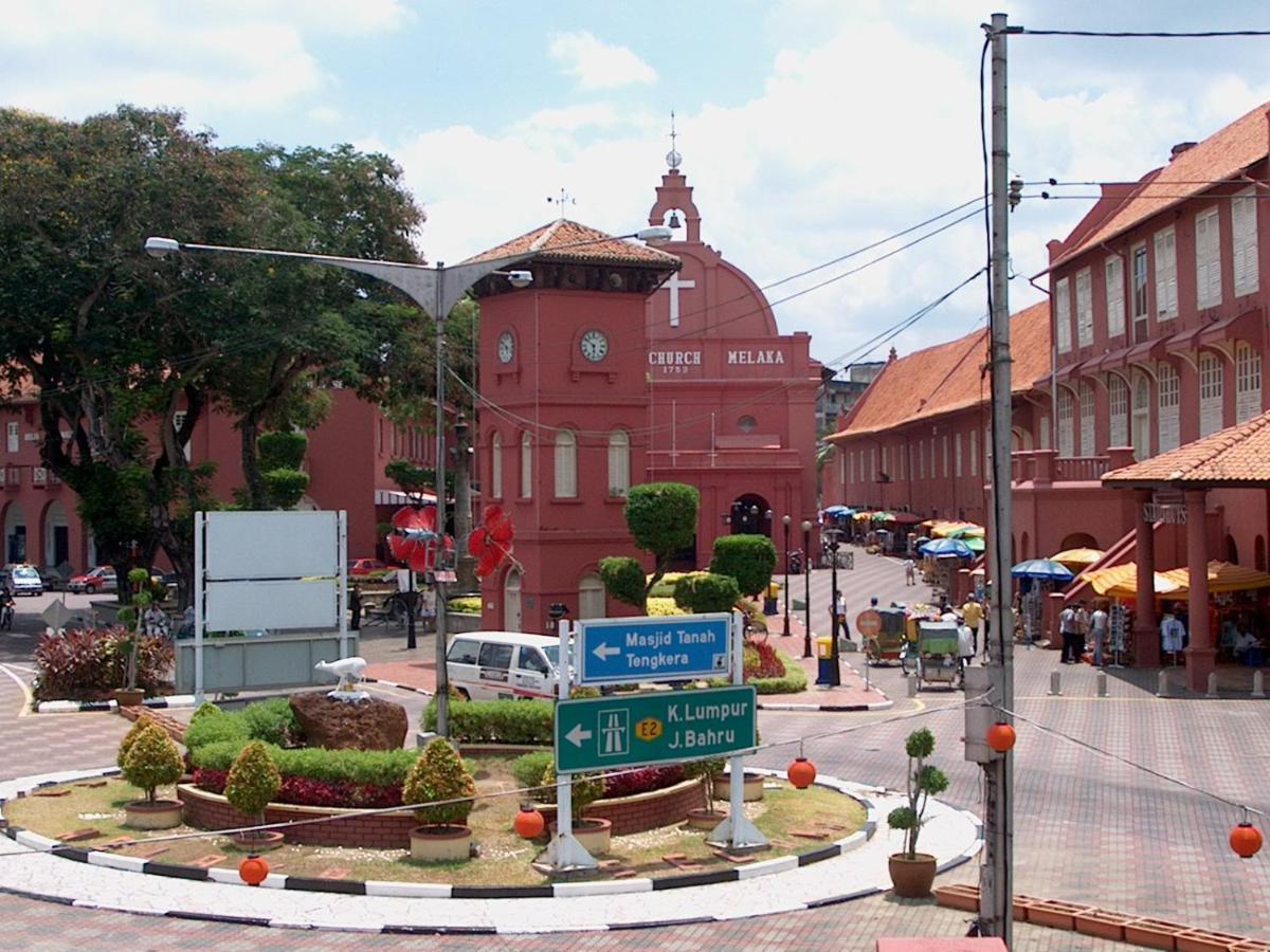 Cozy Riverside Hotel Malacca Exterior photo