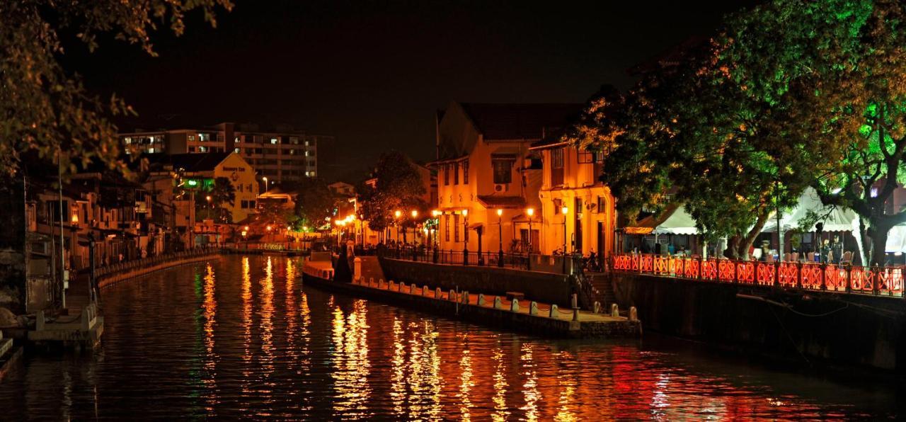 Cozy Riverside Hotel Malacca Exterior photo